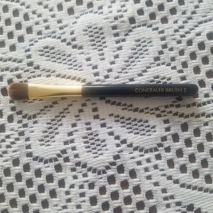 Estee Lauder concealer brush